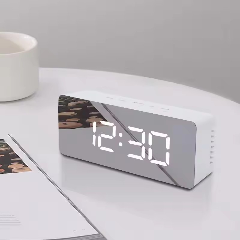 Lighting Home Decor Wall Clocks - 1Pc Witte Digitale Klok LED Spiegel